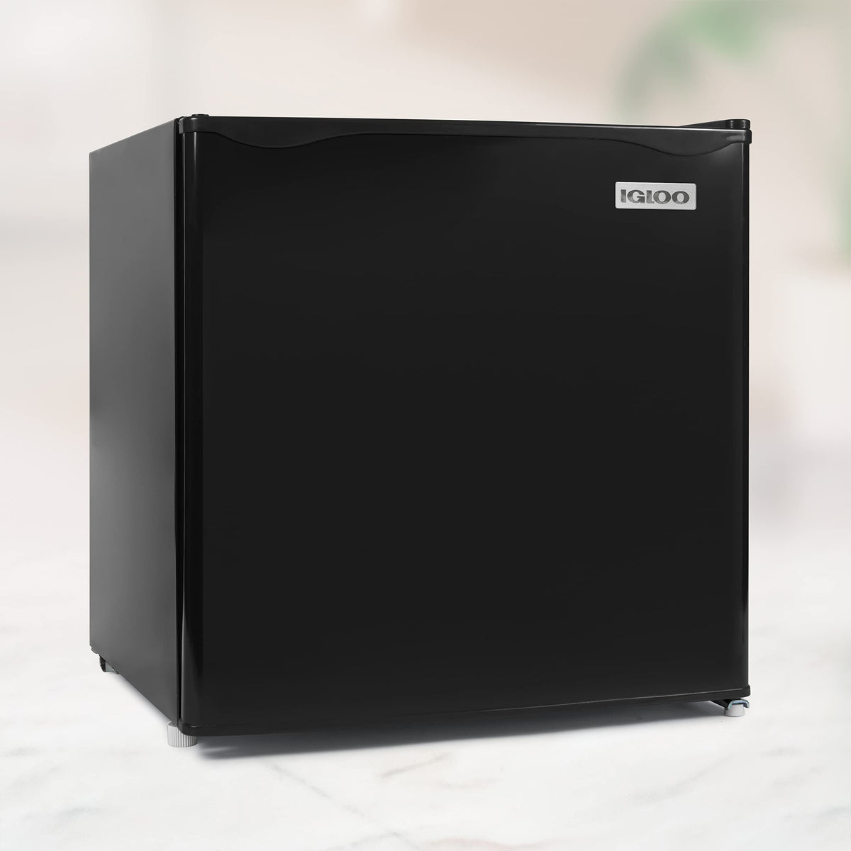 Igloo 2.6 Cu.Ft Mini Fridge with Freezer- Single Door Compact Refrigerator with Glass Shelves for Homes, Dorms & Offices- Keep Snacks, Drinks & Frozen Foods Cool with Temperature Control Fridge- White