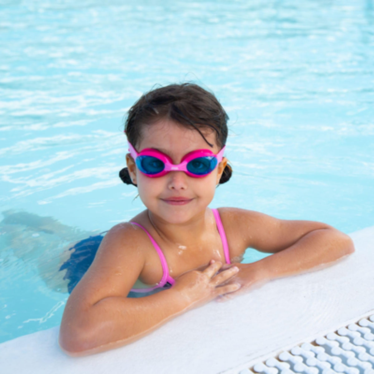 Zoggs Little Twist Kids Swimming goggles, UV Protection Swim Goggles, Adjustable Strap Children’s Goggles, Fog Free Tinted Swim Goggle Lenses, Zoggs Goggles Kids 0-6 years