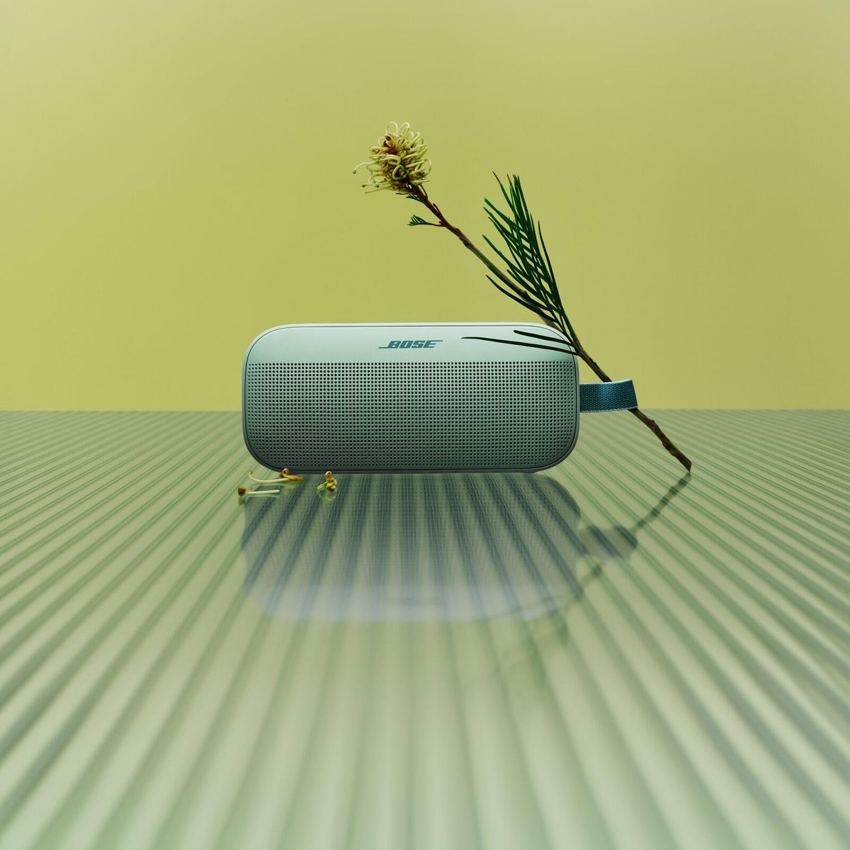Bose SoundLink Flex Bluetooth Speaker (2nd Gen) - Portable Outdoor Speaker with Hi-Fi Audio, Waterproof and Dustproof, USB-C, Up to 12 Hours Battery Life, Black