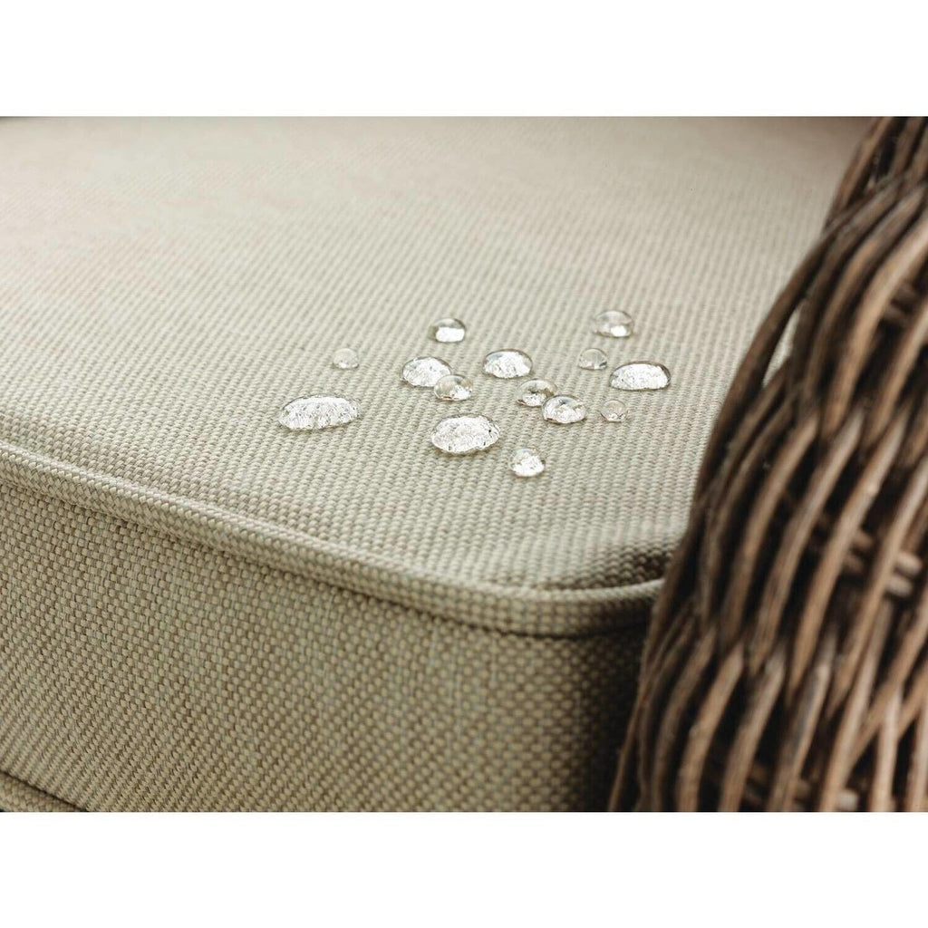 Scotchgard Fabric Water Shield, 2 Cans x 400 ml each - Water Repellent Spray for Clothing and Household Upholstery Items, Long-Lasting, Fragrance free