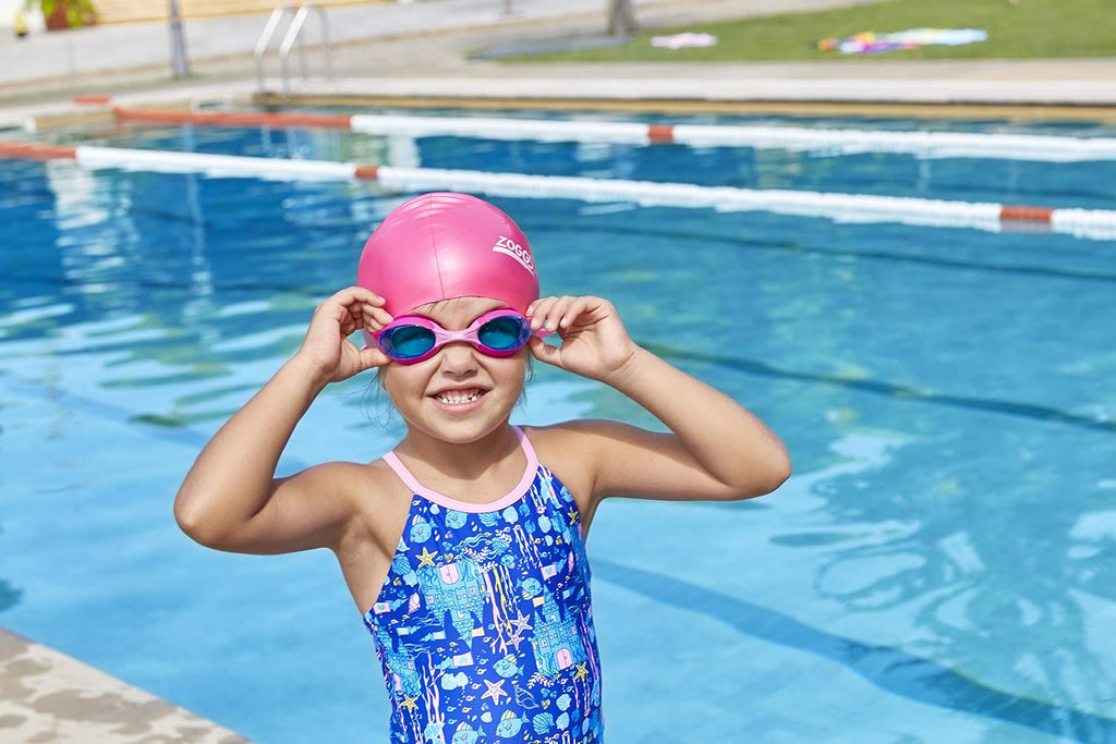 Zoggs Little Twist Kids Swimming goggles, UV Protection Swim Goggles, Adjustable Strap Children’s Goggles, Fog Free Tinted Swim Goggle Lenses, Zoggs Goggles Kids 0-6 years
