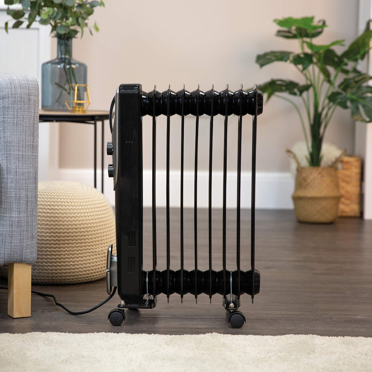 Russell Hobbs 2000W/2KW Oil Filled Radiator, 9 Fin Portable Electric Heater - White, Adjustable Thermostat with 3 Heat Settings, Safety Cut-off, 20 m sq Room Size, RHOFR5002, 2 Year Guarantee